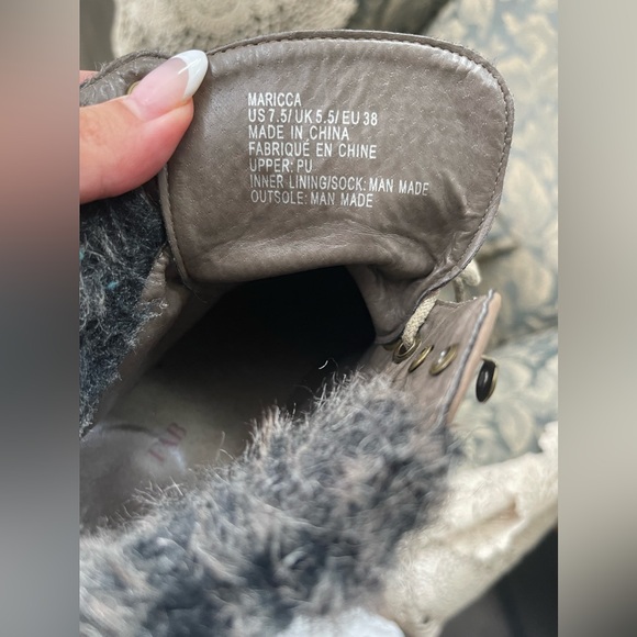 taupe lace up heeled boots size 7.5 - Picture 6 of 6